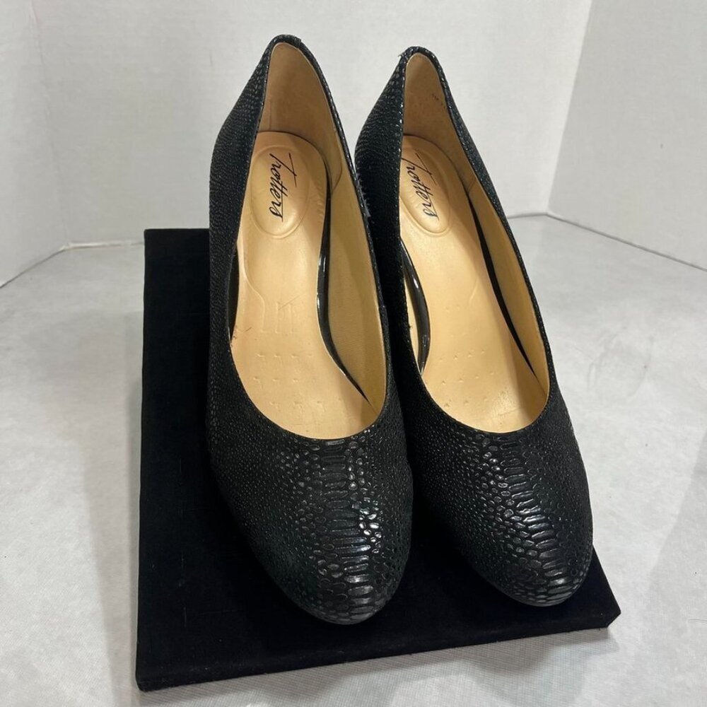 Trotters Candela Black Textured Leather Pumps Women’s 8M Almond Toe Block Heel